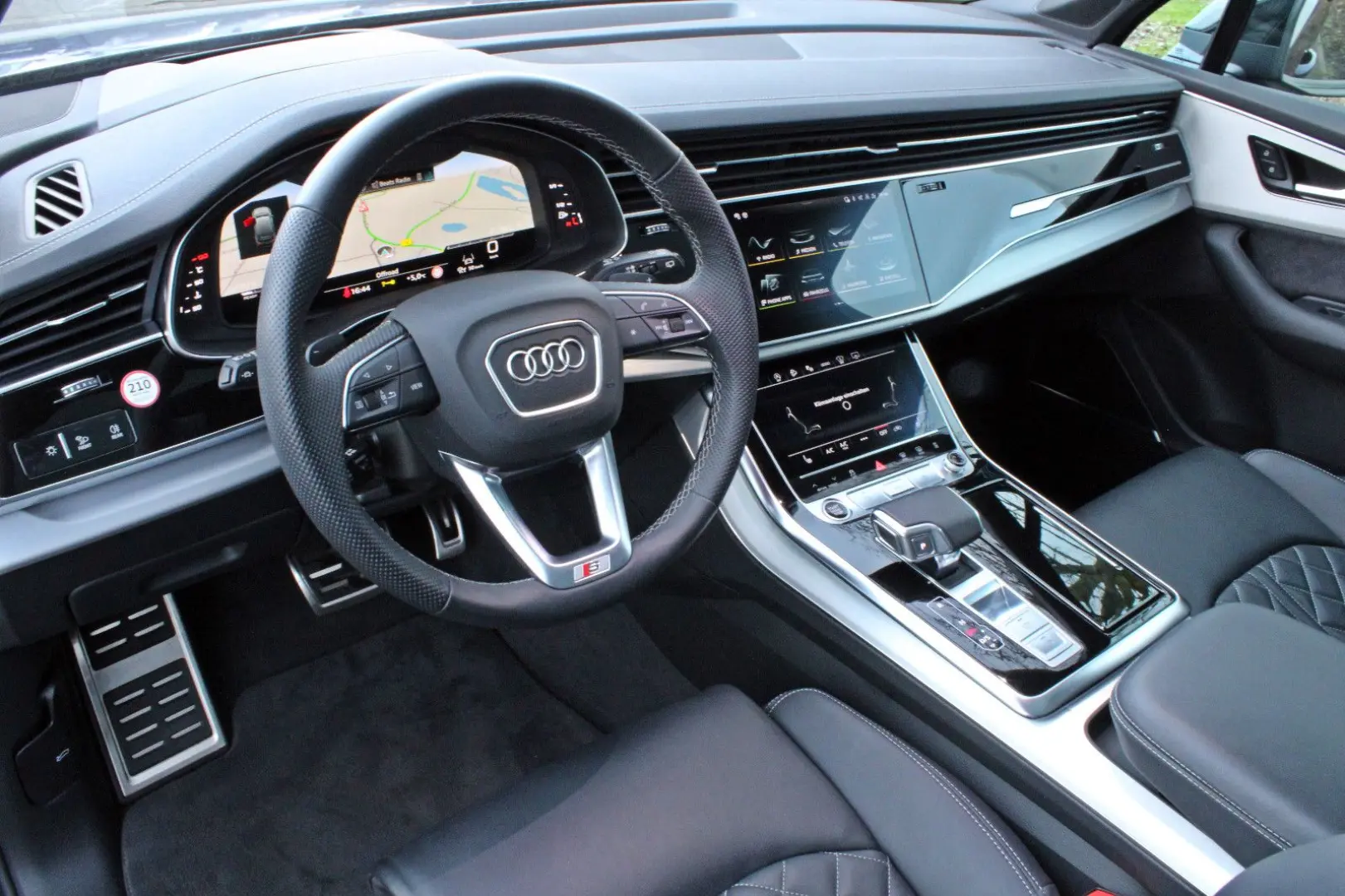 Q7 50TDI S LINE BLACK PANO HUD STHZ AHK MATRIX