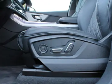 Q7 50TDI S LINE BLACK PANO HUD STHZ AHK MATRIX
