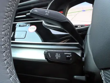 Q7 50TDI S LINE BLACK PANO HUD STHZ AHK MATRIX