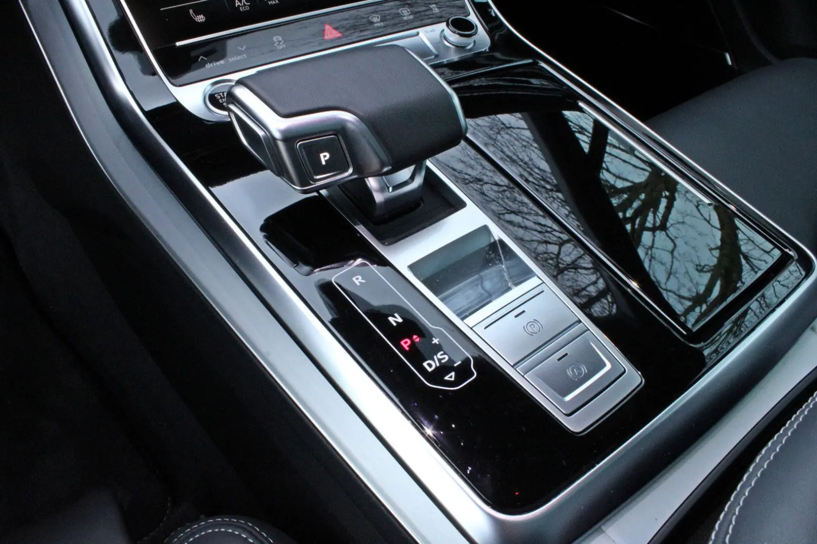 Q7 50TDI S LINE BLACK PANO HUD STHZ AHK MATRIX