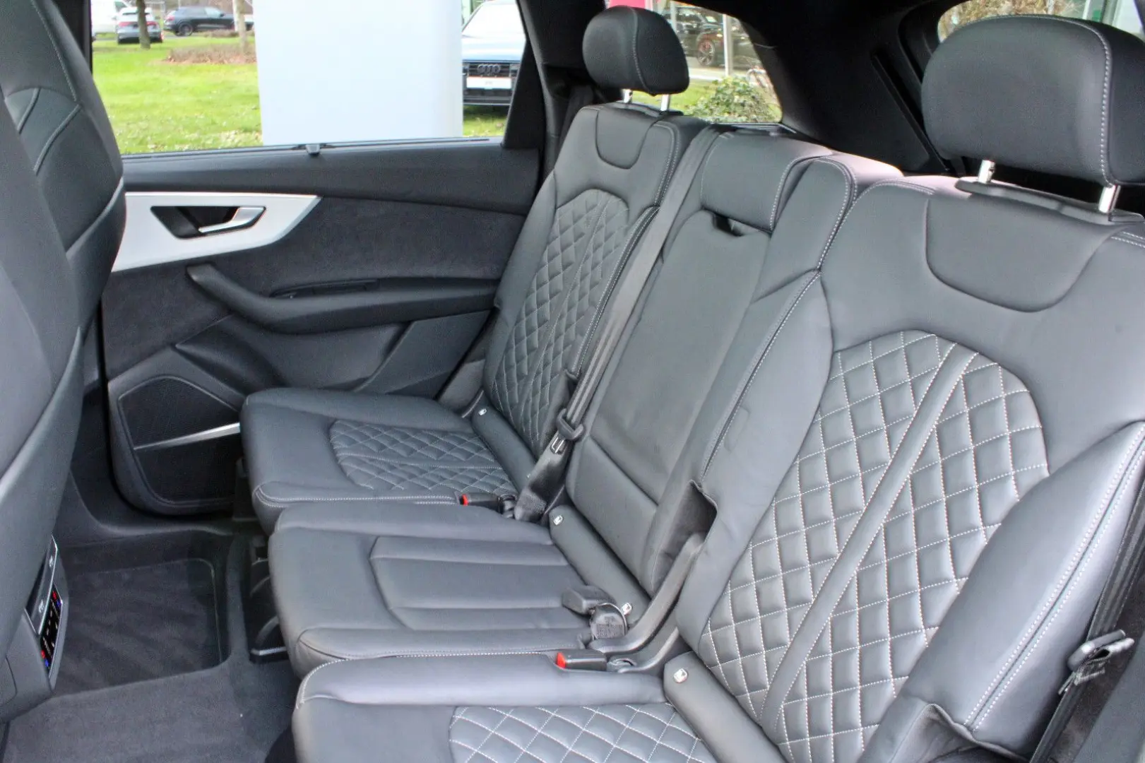 Q7 50TDI S LINE BLACK PANO HUD STHZ AHK MATRIX