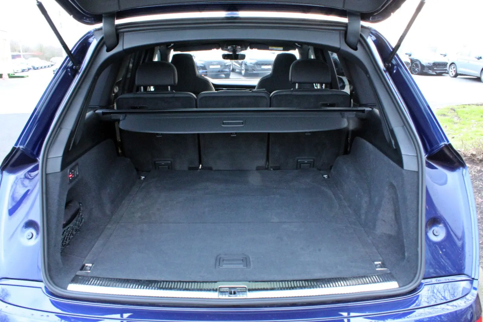 Q7 50TDI S LINE BLACK PANO HUD STHZ AHK MATRIX