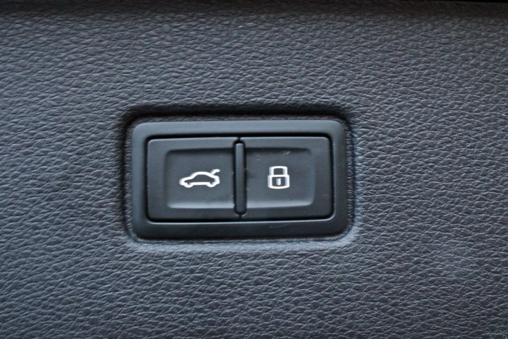 Q7 50TDI S LINE BLACK PANO HUD STHZ AHK MATRIX