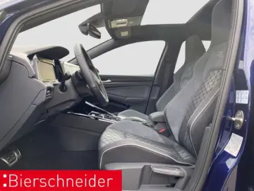 Golf 8 2.0 TSI DSG 4Mo. R-Line MATRIX PANO STAND
