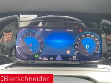 Golf 8 2.0 TSI DSG 4Mo. R-Line MATRIX PANO STAND