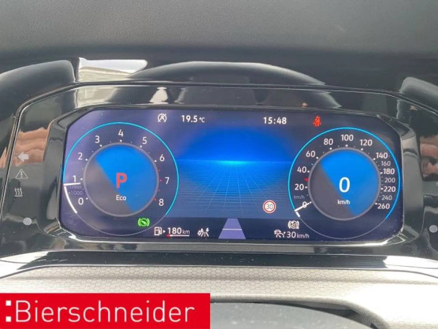 Golf 8 2.0 TSI DSG 4Mo. R-Line MATRIX PANO STAND
