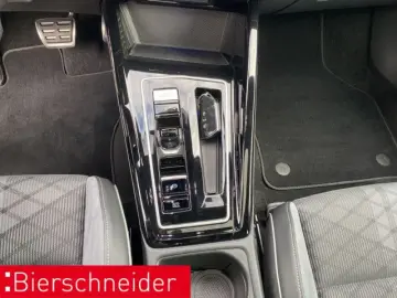Golf 8 2.0 TSI DSG 4Mo. R-Line MATRIX PANO STAND