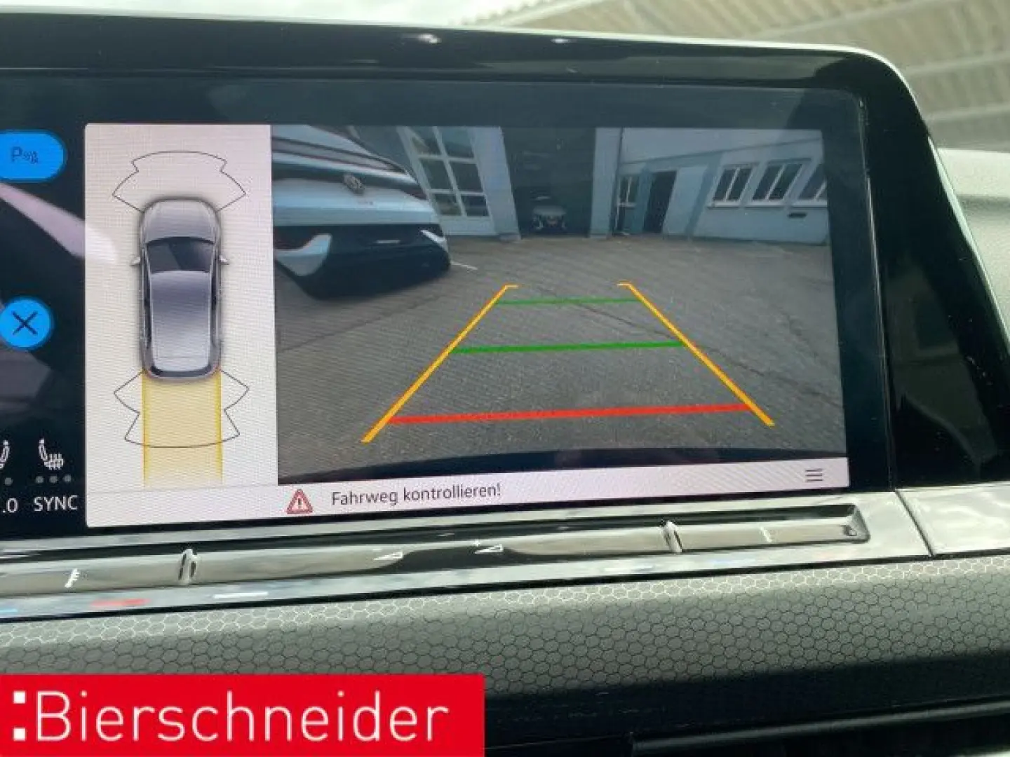 Golf 8 2.0 TSI DSG 4Mo. R-Line MATRIX PANO STAND