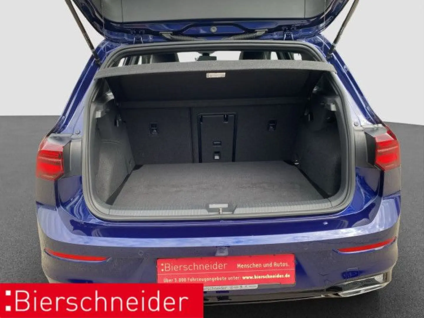 Golf 8 2.0 TSI DSG 4Mo. R-Line MATRIX PANO STAND