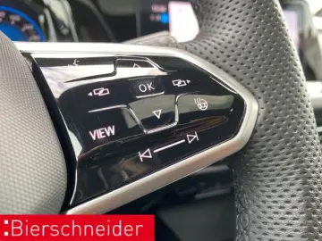 Golf 8 2.0 TSI DSG 4Mo. R-Line MATRIX PANO STAND