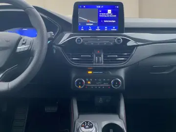 Kuga ST-Line 2.0 EcoBlue ACC HUD 4xSHZ AHK LED