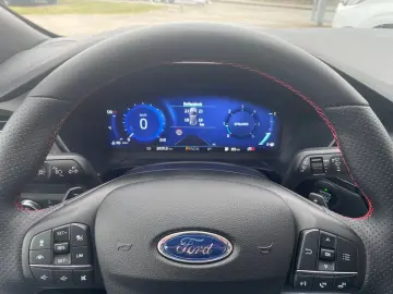 Kuga ST-Line 2.0 EcoBlue ACC HUD 4xSHZ AHK LED
