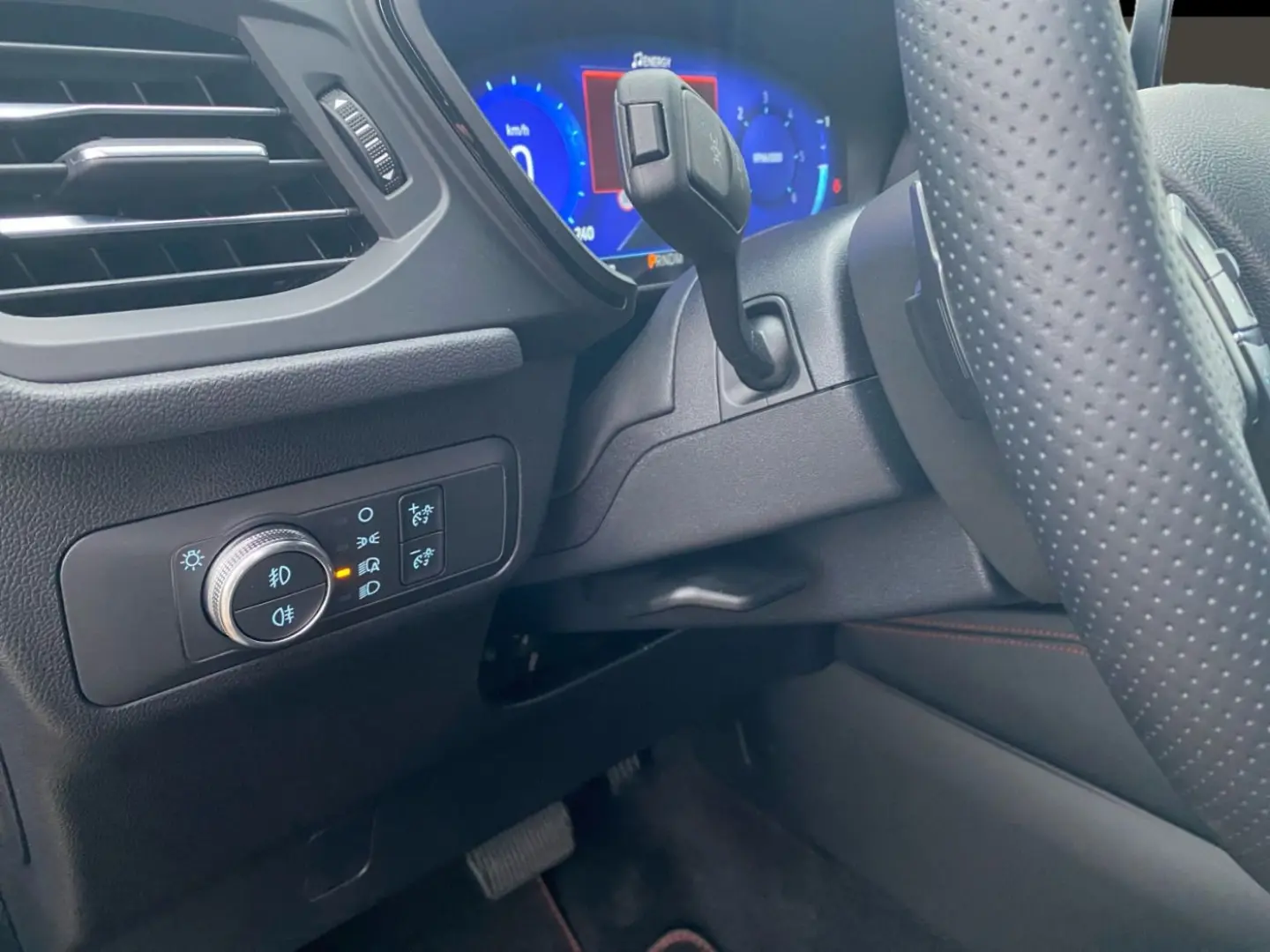 Kuga ST-Line 2.0 EcoBlue ACC HUD 4xSHZ AHK LED