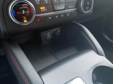Kuga ST-Line 2.0 EcoBlue ACC HUD 4xSHZ AHK LED