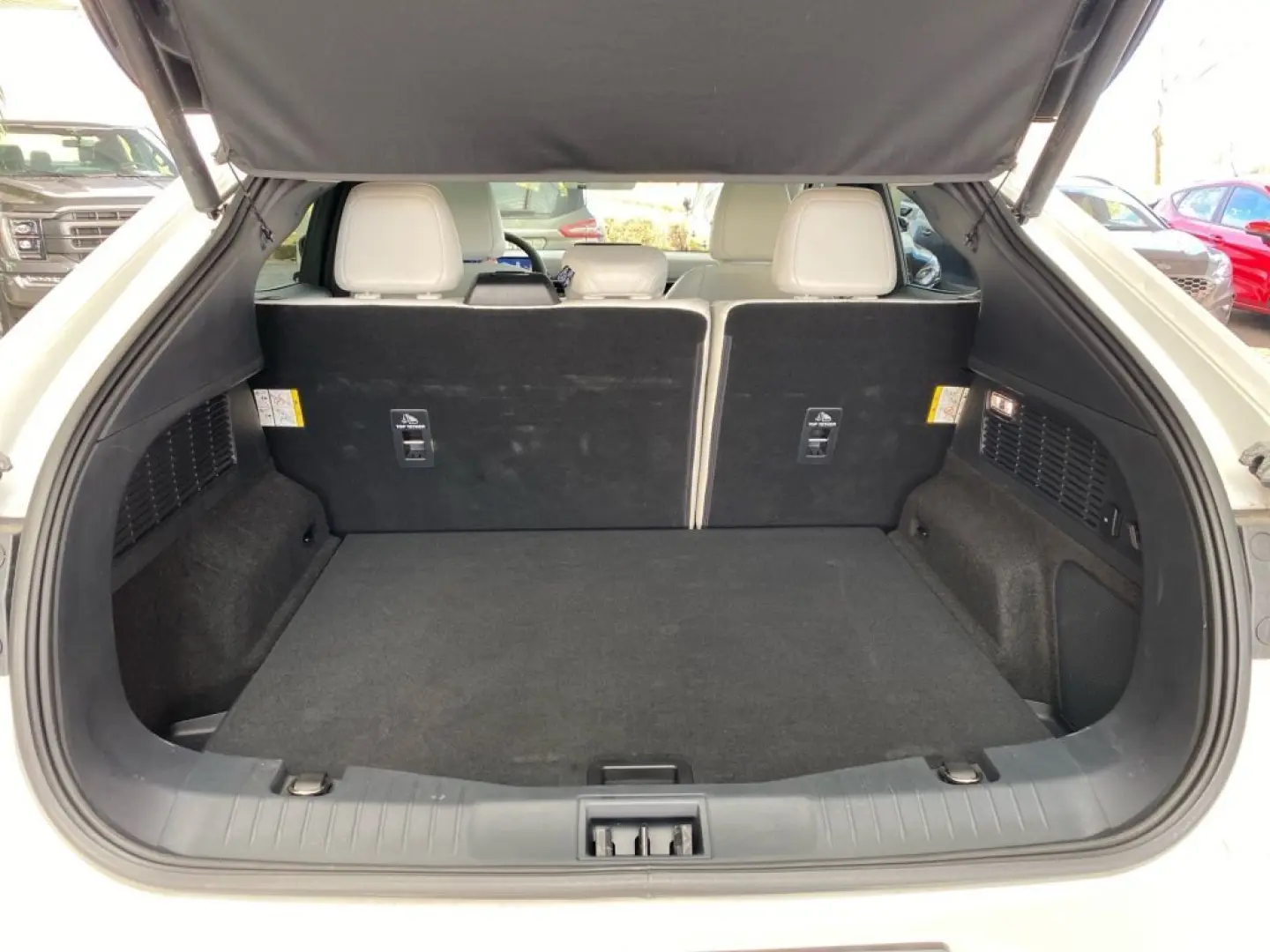 Mustang Mach-E AWD White Edition+Techn.-Paket 2