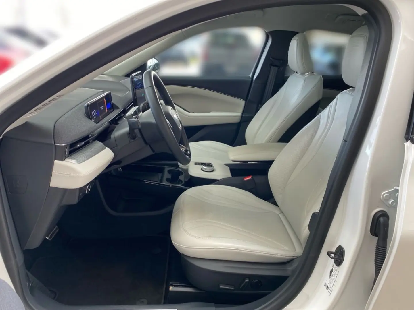Mustang Mach-E AWD White Edition+Techn.-Paket 2