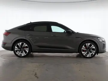 Q8 e-tron Sportback 50 quattro S line