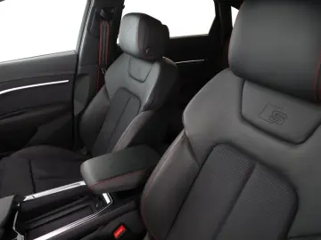 Q8 e-tron Sportback 50 quattro S line