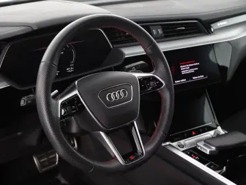 Q8 e-tron Sportback 50 quattro S line
