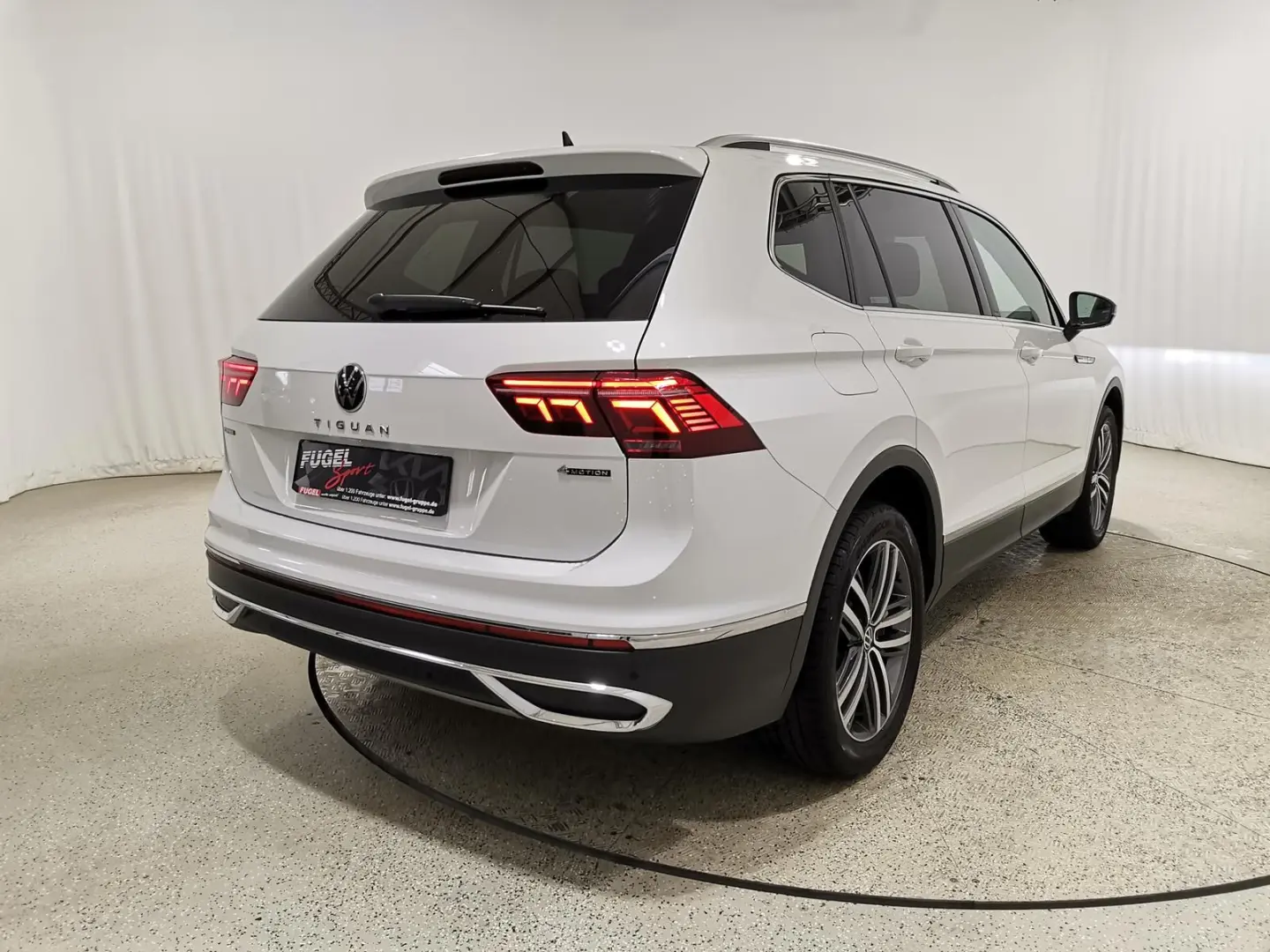 Tiguan Allspace 2.0 TDI Elegance 4Motion AHK|Mat