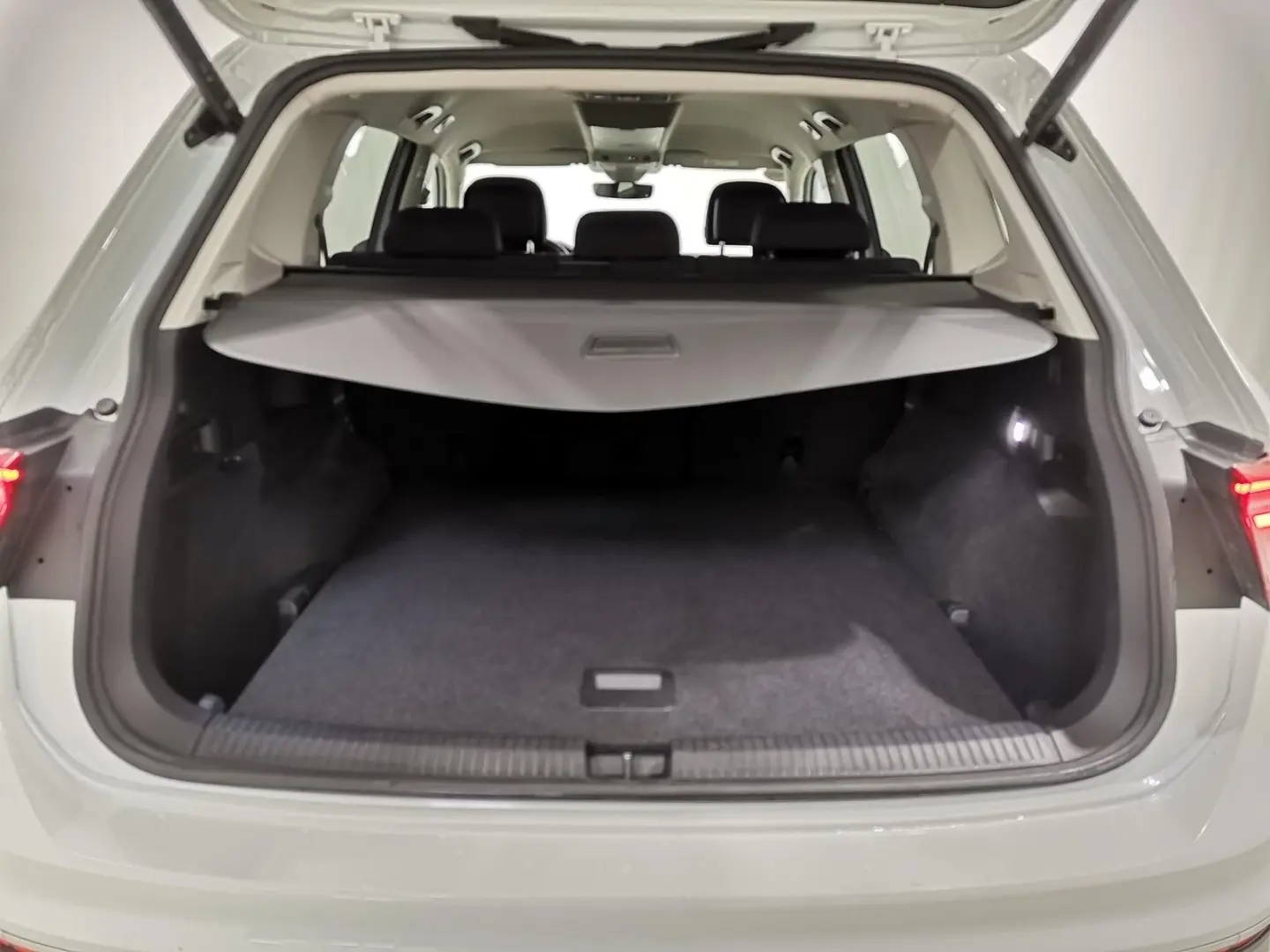 Tiguan Allspace 2.0 TDI Elegance 4Motion AHK|Mat