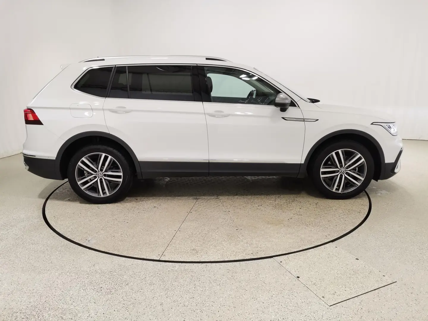 Tiguan Allspace 2.0 TDI Elegance 4Motion AHK|Mat