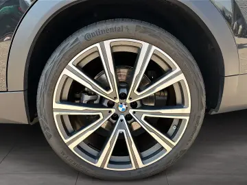 BMW X6 xDrive30d AHK SHZ HUD