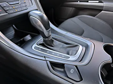 Ford Mondeo 2.0 TDCi Powershift Titanium