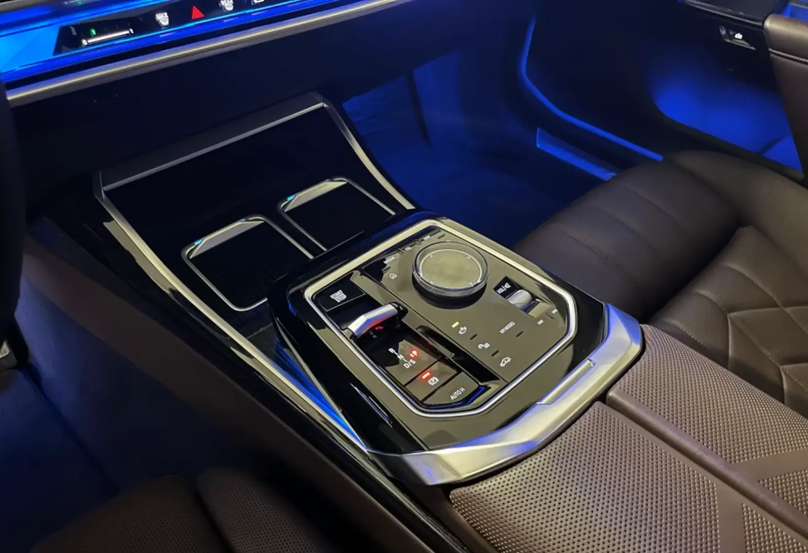 BMW 740 d xDr.  PACHET SPORT M PANO SKY