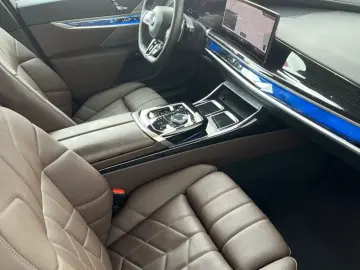 BMW 740 d xDr.  PACHET SPORT M PANO SKY