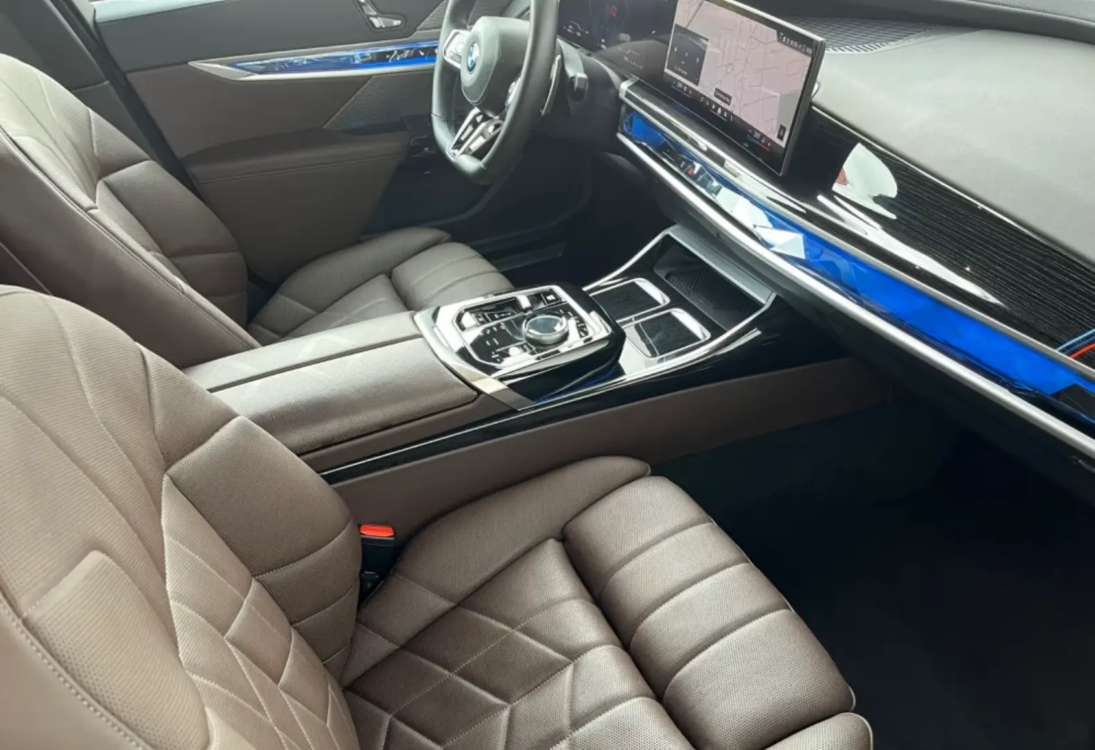 BMW 740 d xDr.  PACHET SPORT M PANO SKY