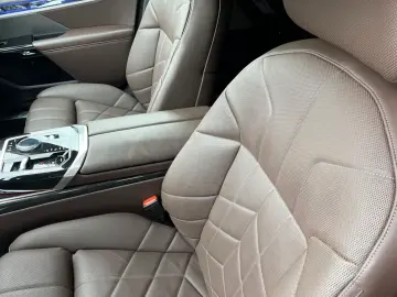 BMW 740 d xDr.  PACHET SPORT M PANO SKY