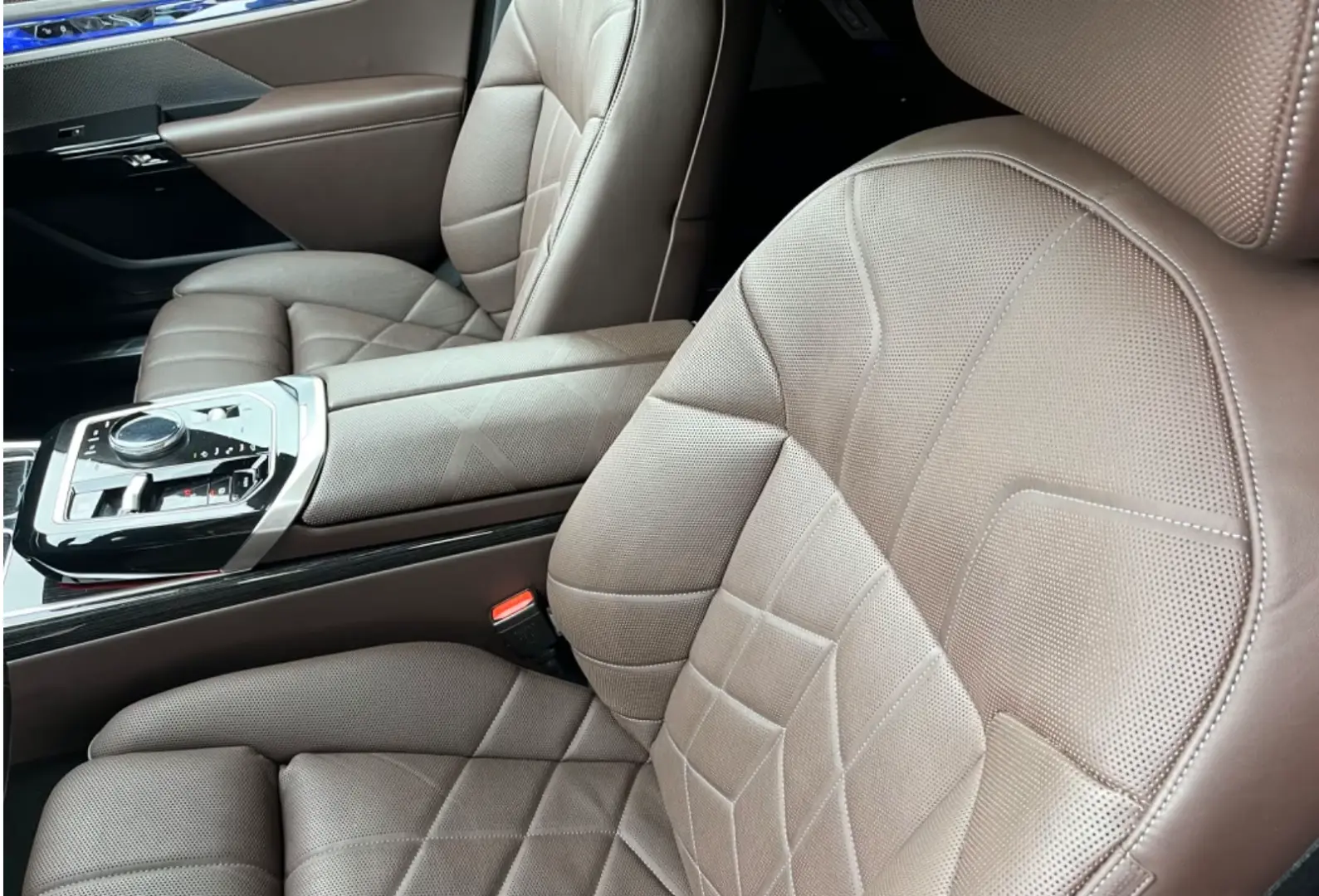 BMW 740 d xDr.  PACHET SPORT M PANO SKY