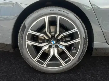 BMW 740 d xDrive M Sport SkyLounge