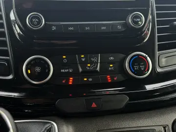 Ford Tourneo Custom 320 L2H1 VA Titanium