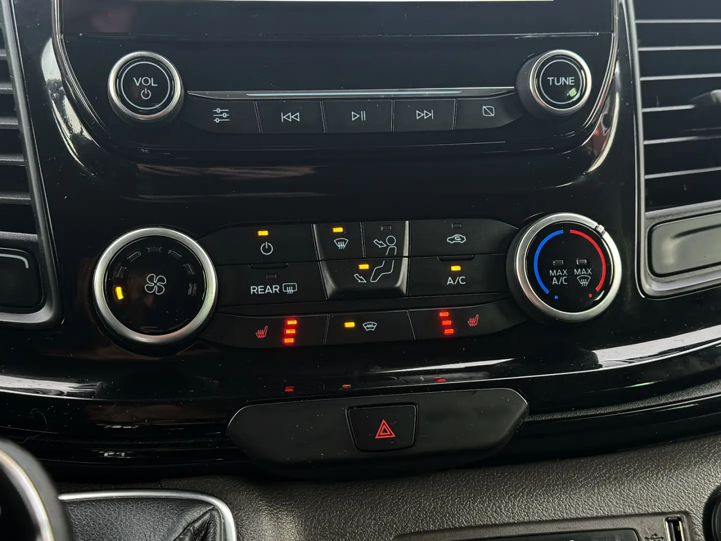 Ford Tourneo Custom 320 L2H1 VA Titanium