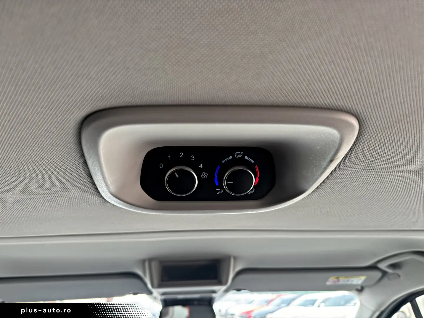 Ford Tourneo Custom 320 L2H1 VA Titanium