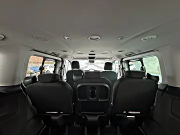 Ford Tourneo Custom 320 L2H1 VA Titanium