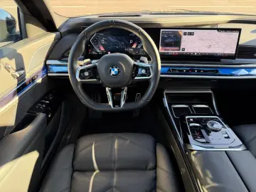 BMW 740 d xDrive M Sport SkyLounge B&W