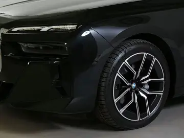 BMW 740 d xDr. Pachet M Sport ACC Standh