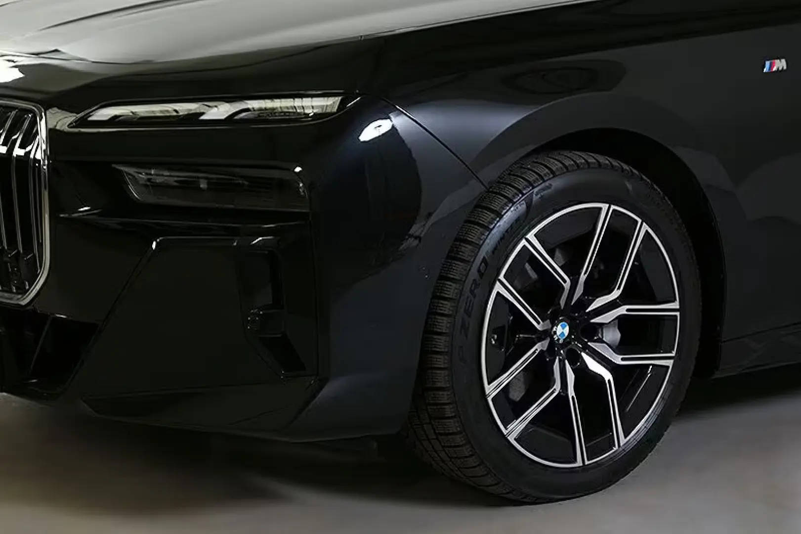BMW 740 d xDr. Pachet M Sport ACC Standh