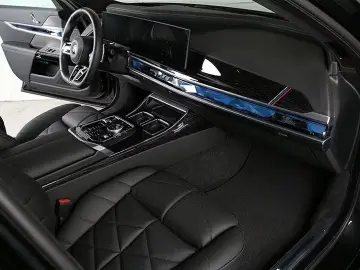 BMW 740 d xDr. Pachet M Sport ACC Standh