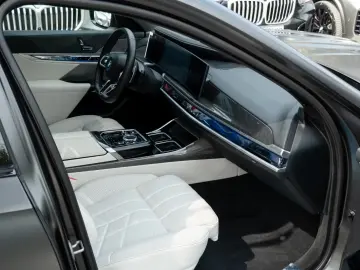BMW 750 e M SPORT. CER. SOFTC.