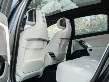 BMW 750 e M SPORT. CER. SOFTC.