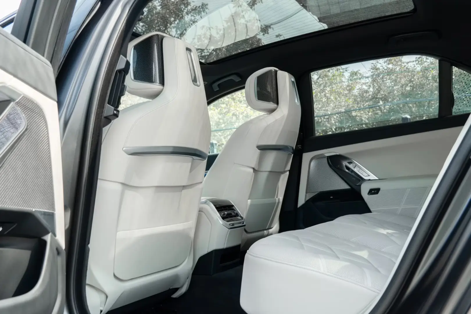BMW 750 e M SPORT. CER. SOFTC.
