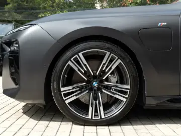 BMW 750 e M SPORT. CER. SOFTC.