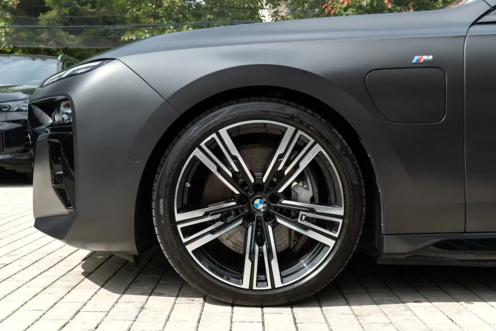 BMW 750 e M SPORT. CER. SOFTC.