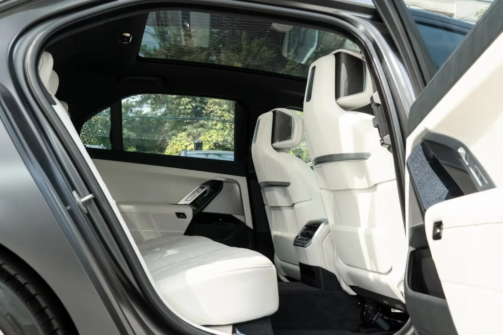 BMW 750 e M SPORT. CER. SOFTC.