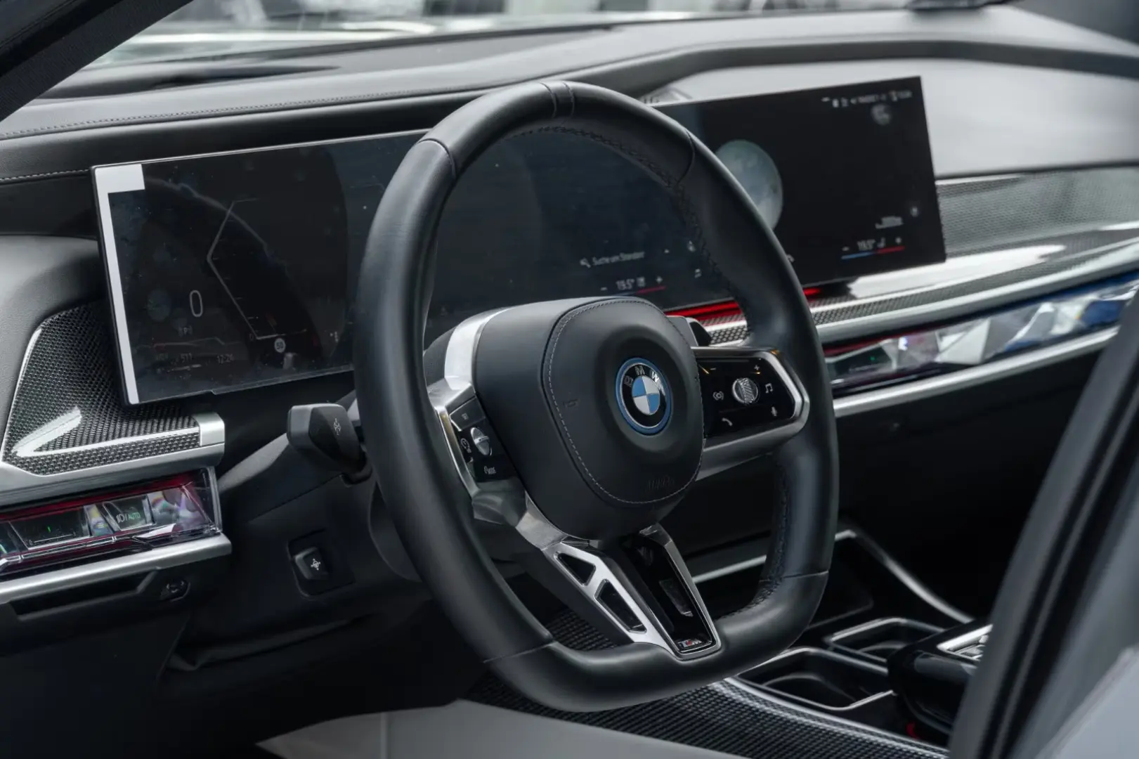 BMW 750 e M SPORT. CER. SOFTC.