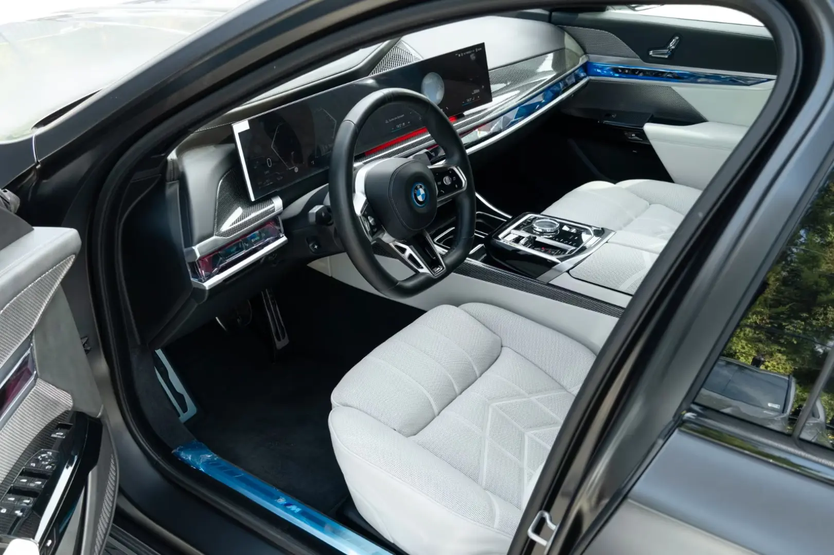BMW 750 e M SPORT. CER. SOFTC.